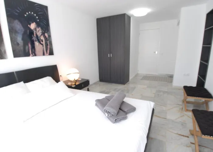 Little Paradise Close To La Sala In Puerto Banus / Quiet Villa *