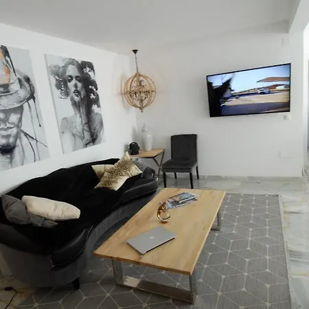 Little Paradise Close To La Sala In Puerto Banus / Quiet Villa