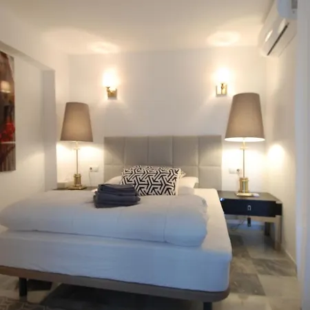 Little Paradise Close To La Sala In Puerto Banus / Quiet Villa Marbella