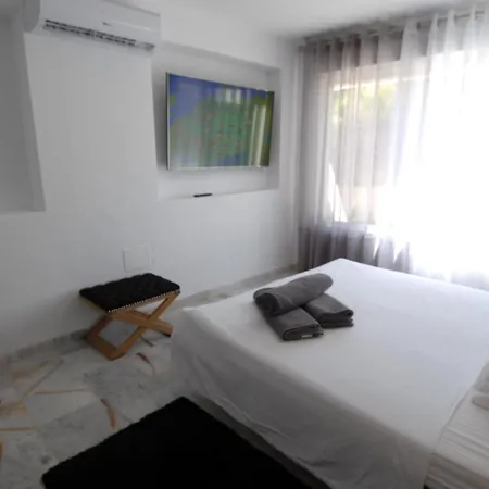Little Paradise Close To La Sala In Puerto Banus / Quiet Villa *