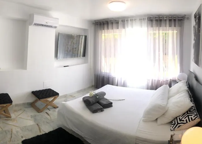 Little Paradise Close To La Sala In Puerto Banus / Quiet Вилла *