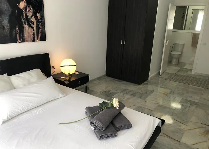 Little Paradise Close To La Sala In Puerto Banus / Quiet