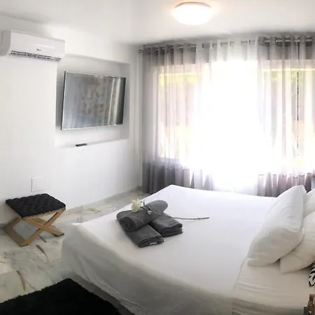 Little Paradise Close To La Sala In Puerto Banus / Quiet Villa *