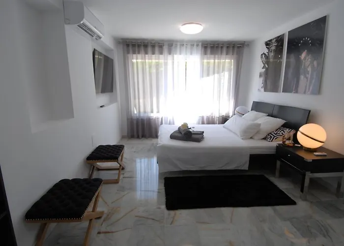 Little Paradise Close To La Sala In Puerto Banus / Quiet Villa *