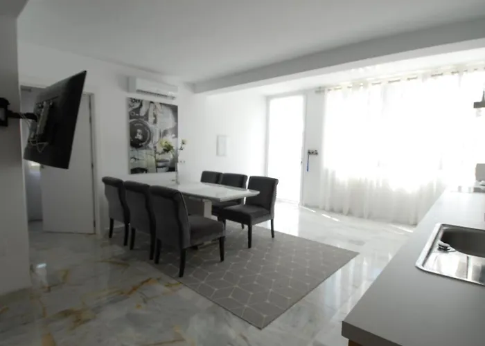 Little Paradise Close To La Sala In Puerto Banus / Quiet Villa *