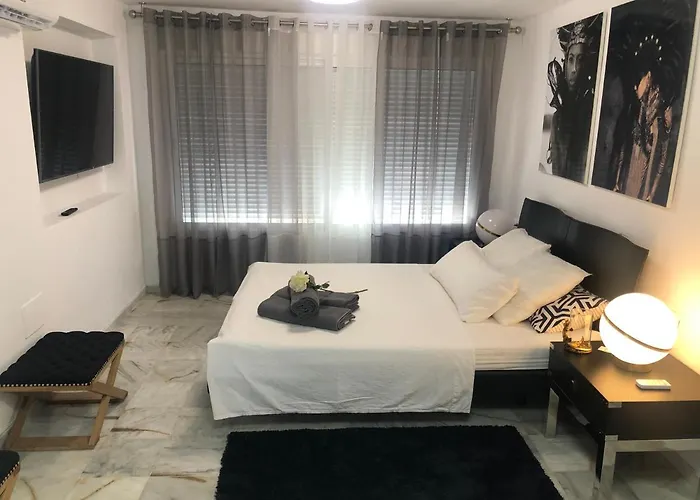 Little Paradise Close To La Sala In Puerto Banus / Quiet Villa *