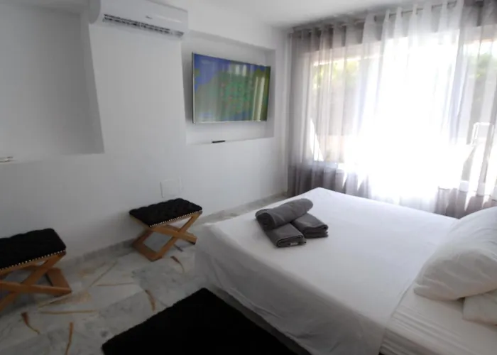 Little Paradise Close To La Sala In Puerto Banus / Quiet Villa *